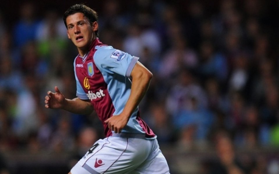 Тонев отново резерва за Астън Вила