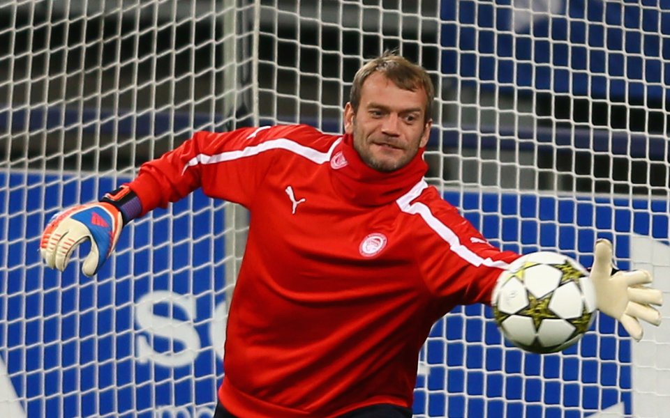 Рой Керъл от Олимпиакос: Ман Юн изглеждат нервни, търсим пробойни в защитата им