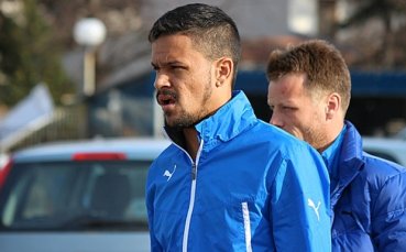 Рафаел Бастос тренира по два пъти, за да влезе във форма