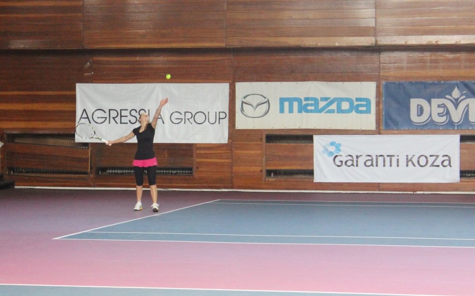 Първите две в схемата на четвъртфинал на Държавното първенство за жени в зала