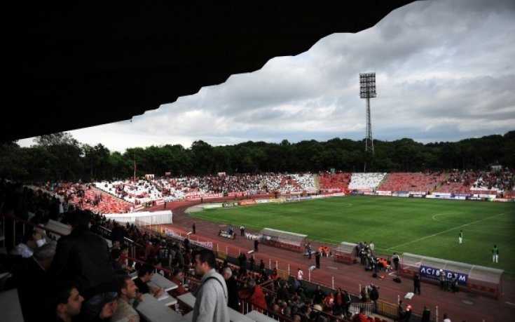 „Червени сърца“ събират пари за сектор „В“, кръщават седалки на дарителите