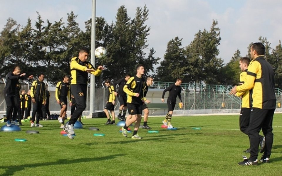 Ботев се готви за Локо Сф в намален състав