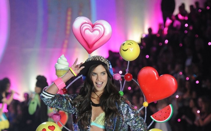 СНИМКИ: Португалка издуха конкуренцията за Новобранец на годината на Sports Illustrated