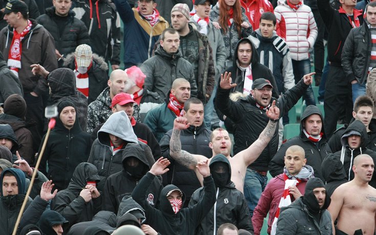 СНИМКИ: Грозна картинка по трибуните на Левски - ЦСКА