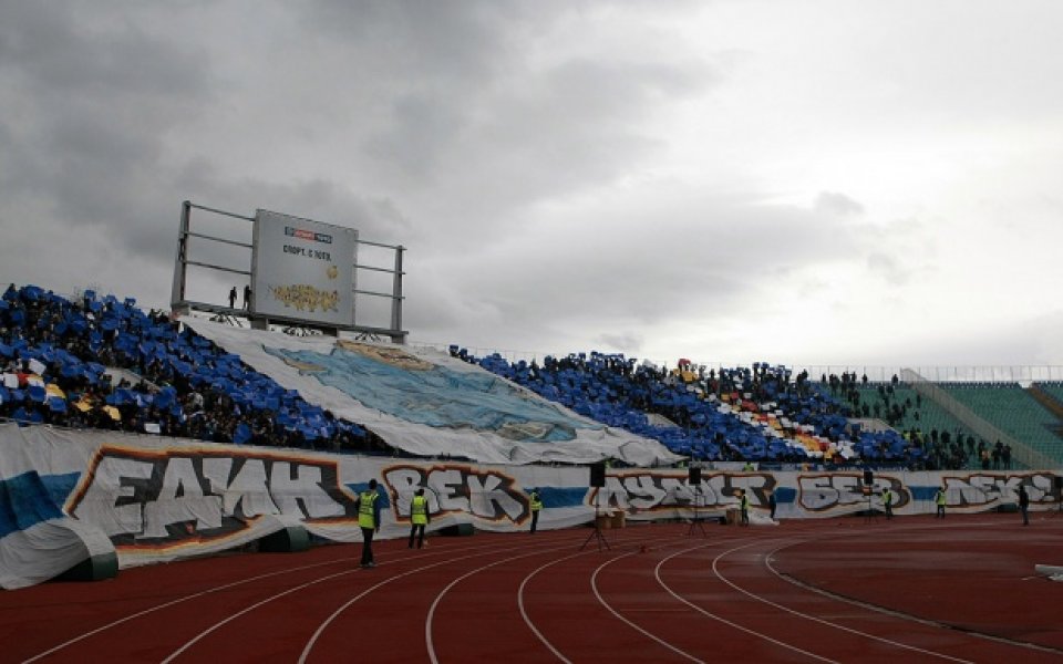 Билети по 6 и 8 лева за Левски - Ботев