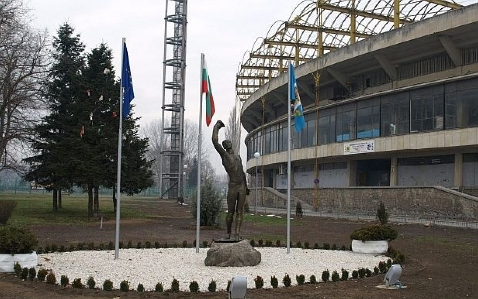 Депутати вкарват стадион 