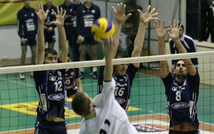 Марек пак би Нефтохимик и продължава напред