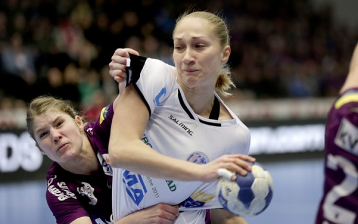 Хандбалните националки започнаха с победа в Лариса