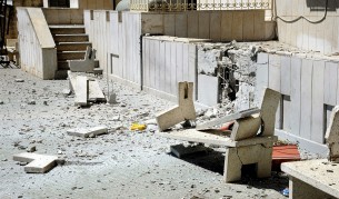 45 души загинаха при атентат и ракетен обстрел в Хомс