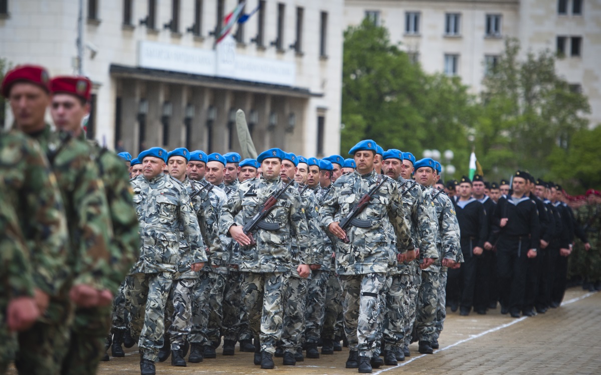 720 военни ше участват в парада на армията