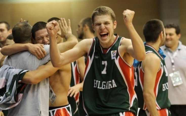 Отново силен Везенков при победа на Арис