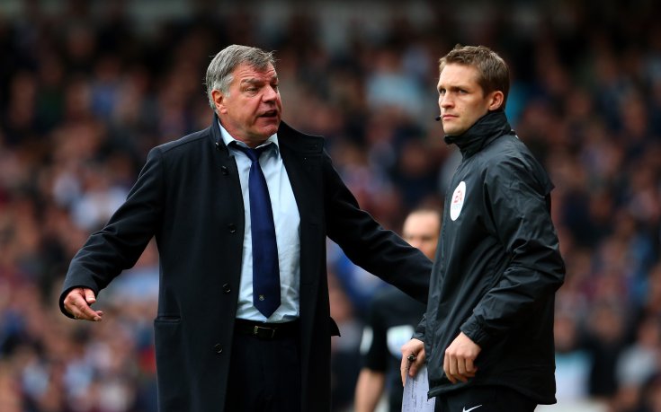 Големият Сам скочи на рефера след мача с Ливърпул