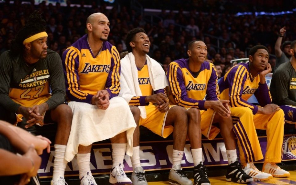 ЛА Лейкърс изравни печален рекорд от 1975 г.