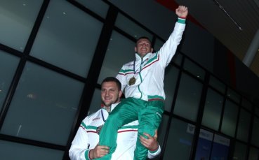 Геройско посрещане за шампиона Костадинов