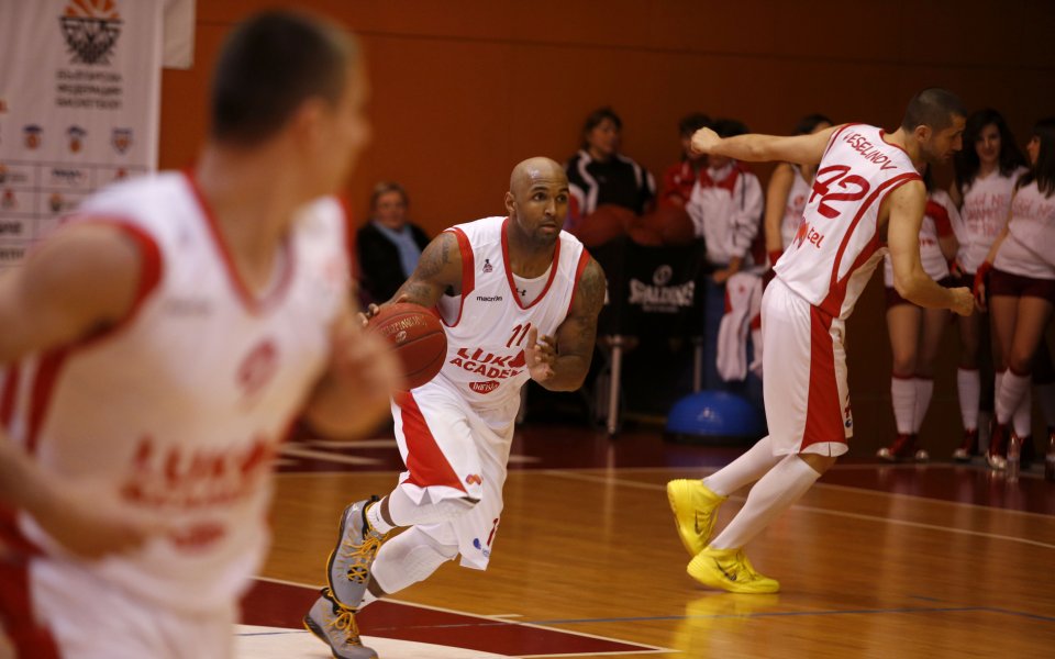 Лукойл вдига двама за дербитата следващата седмица, Костов остава под въпрос