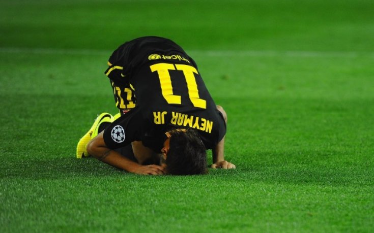 ВИДЕО: Фенове на Барса скочиха с обиди на звездите си