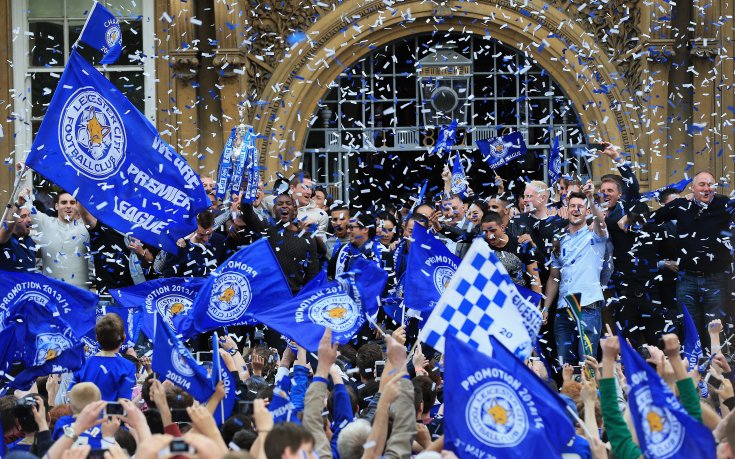 СНИМКИ: Хиляди отпразнуваха завръщането на Лестър в Премиършип