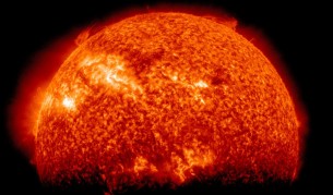 Мощно изригване на Слънцето ни заплашва с магнитна буря