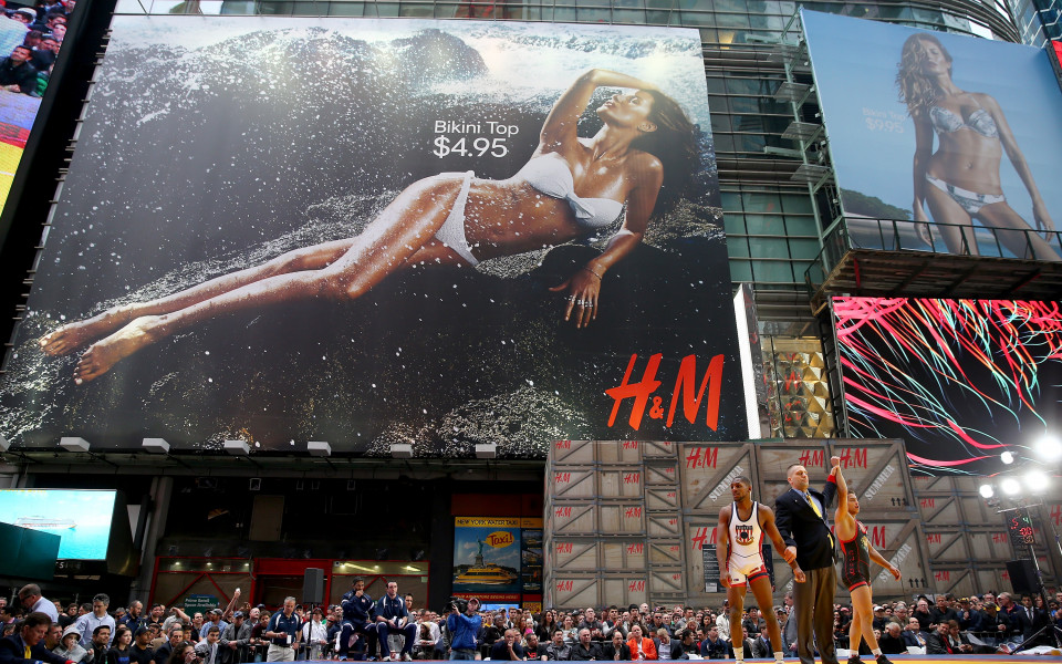 ВИДЕО: Борба под светлините на емблематичния „Таймс скуеър”