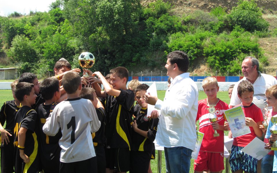 Магията на детския футбол завладява Микрево