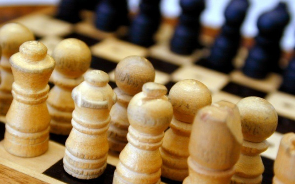 Фигури от бивни на мамут за световния шампион по шахмат