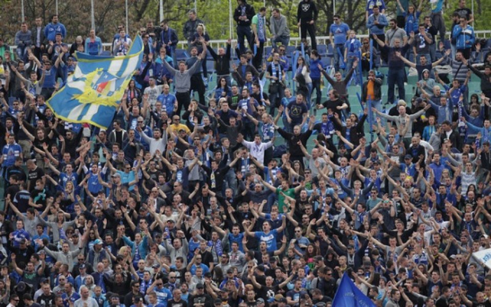 Не пуснаха фенове на Левски на стадиона в Ловеч