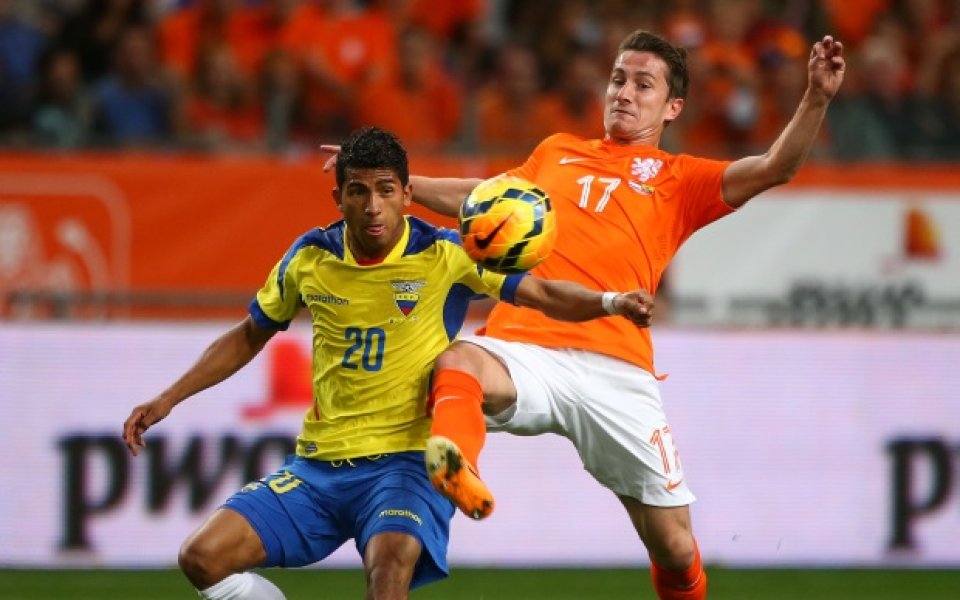 Робин ван Перси спаси Холандия срещу Еквадор