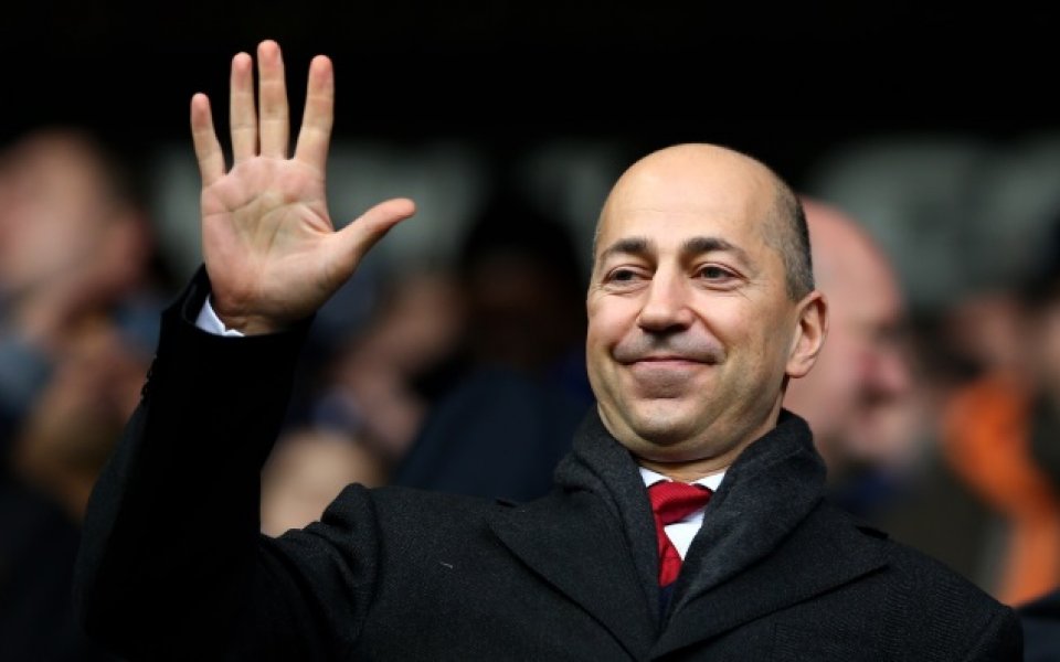 Арсенал в Мадрид за мистериозен футболист