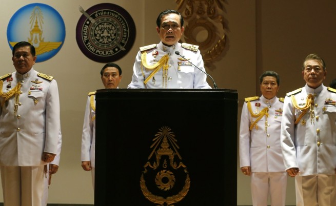 Кралят реши: Водачът на хунтата начело на Тайланд