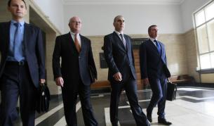 Цветан Цветанов с адвокатите си Ханс-Петер Ул и Менко Менков