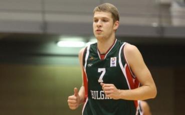 Везенков – младши: Борихме се мъжки, но Израел е по-класен