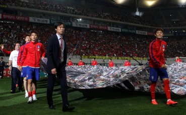 Южна Корея отлетя за финалната проверка срещу Гана