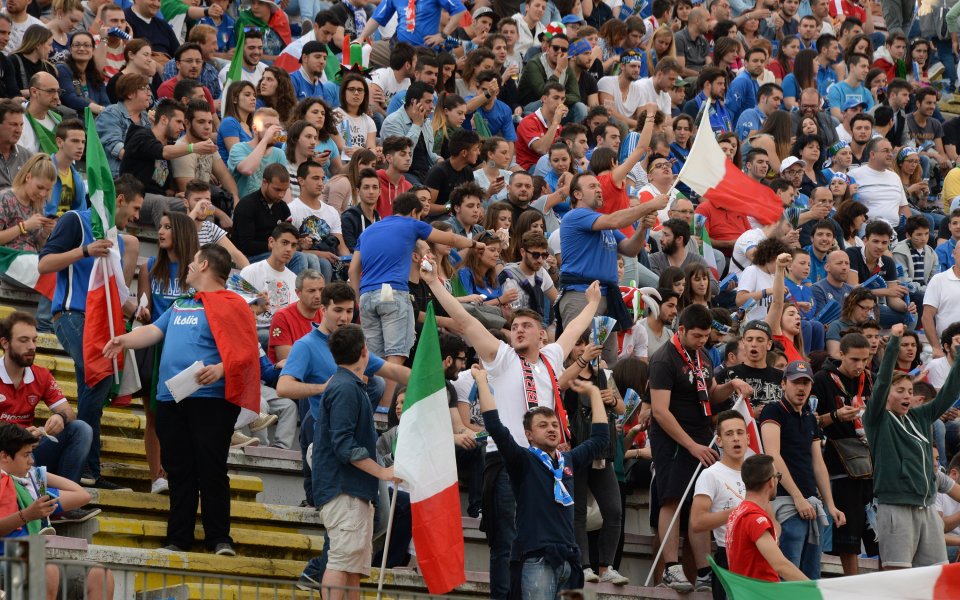 Интересен подход на италианските фенове да надъхат тима