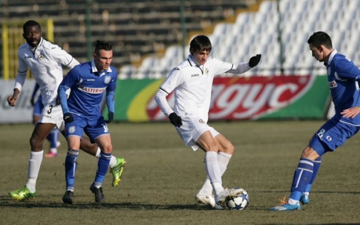 Манзоро подписа със Славия