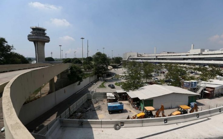 Служителите на летищата в Рио де Жанейро стачкуват