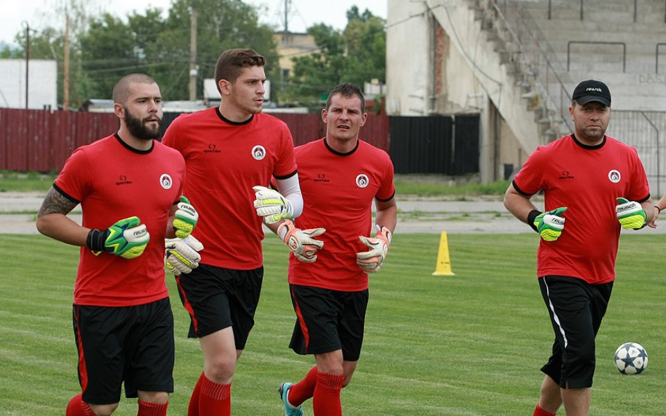 Трудно начало за Локо Сф в елита