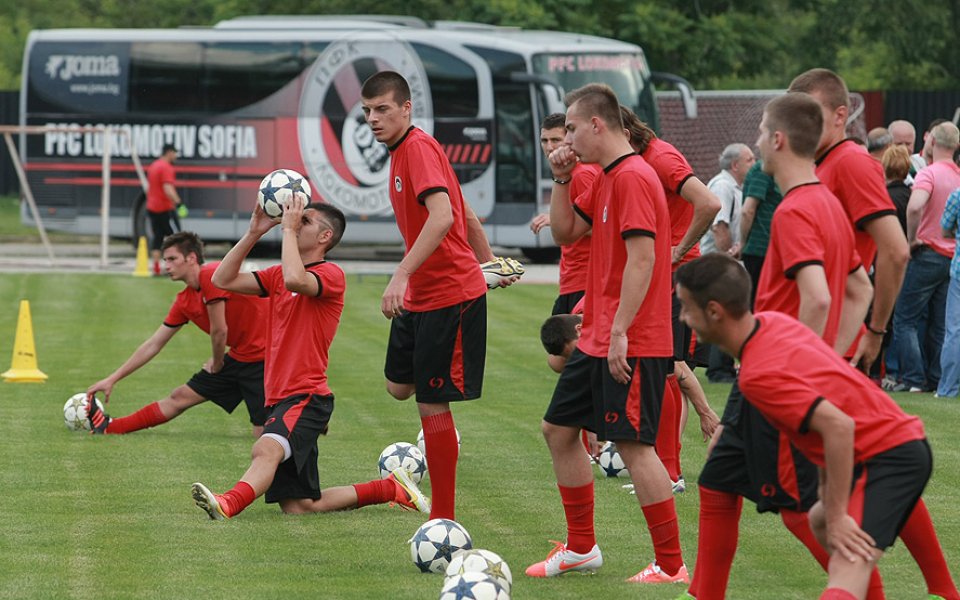 Недоразумение за пари бави заминаването на Локо Сф