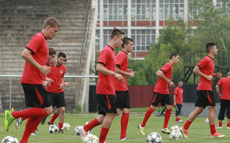 Локо Сф тества сръбски нападател