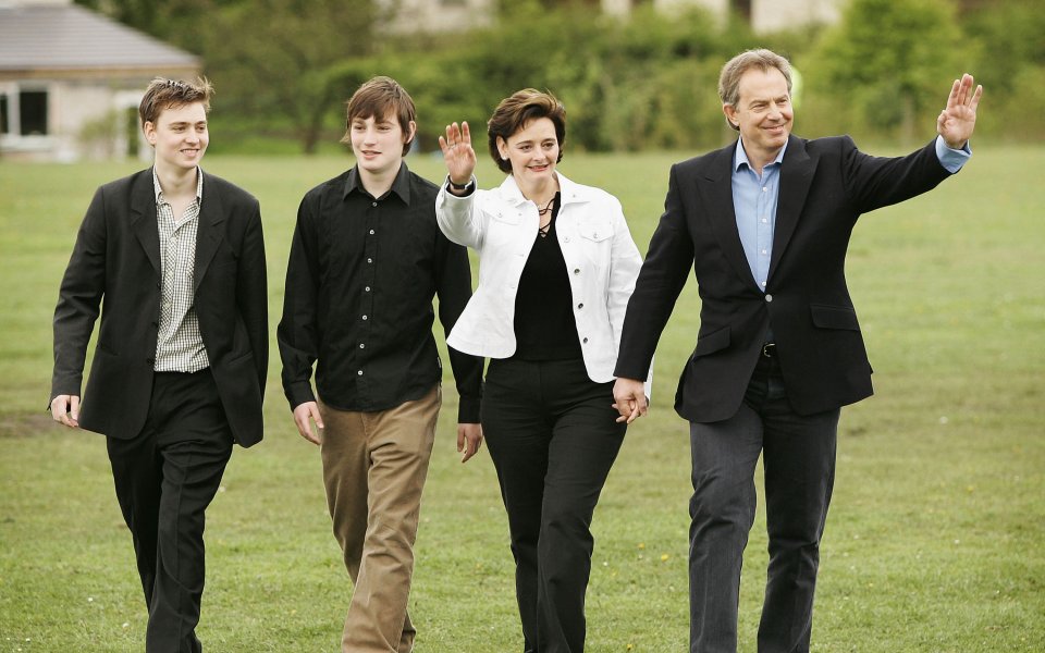 Синът на Тони Белър стана футболен агент