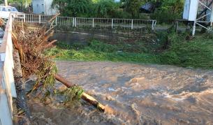 Двуметрова вълна заля старозагорско село