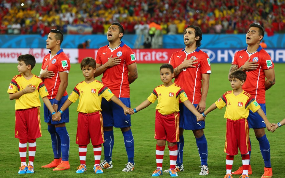 Чили излиза с петима в защита срещу Испания