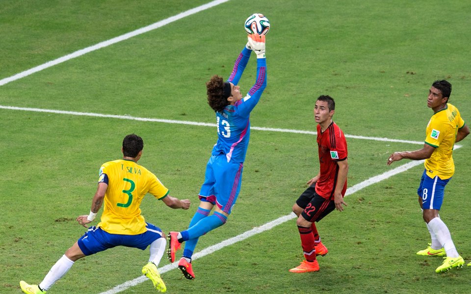 Гилермо Очоа е Играч на мача Бразилия - Мексико
