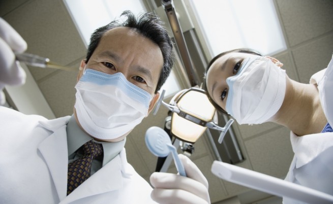 На мъж му порасна зъб в... носа