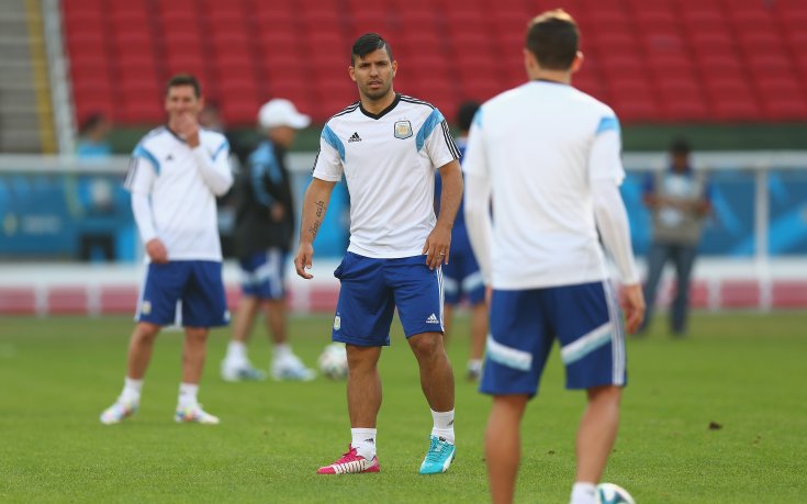 Аржентина без Агуеро срещу Швейцария