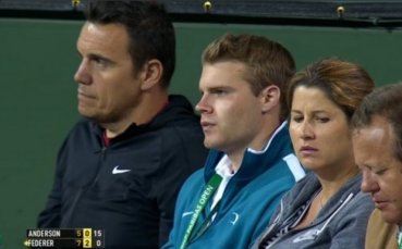 Кое е момчето, което подкрепя Григор на Уимбълдън така отблизо?