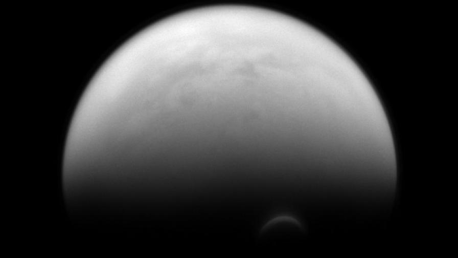 Учени откриха "странна" молекула на Титан