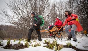 Проектът „Get involved“ към фондация “Outward Bound България” помага на хора с двигателни увреждания да се докоснат до природата, участвайки в програми на открито и планински преходи с помощта на 5 специални високо проходими колички