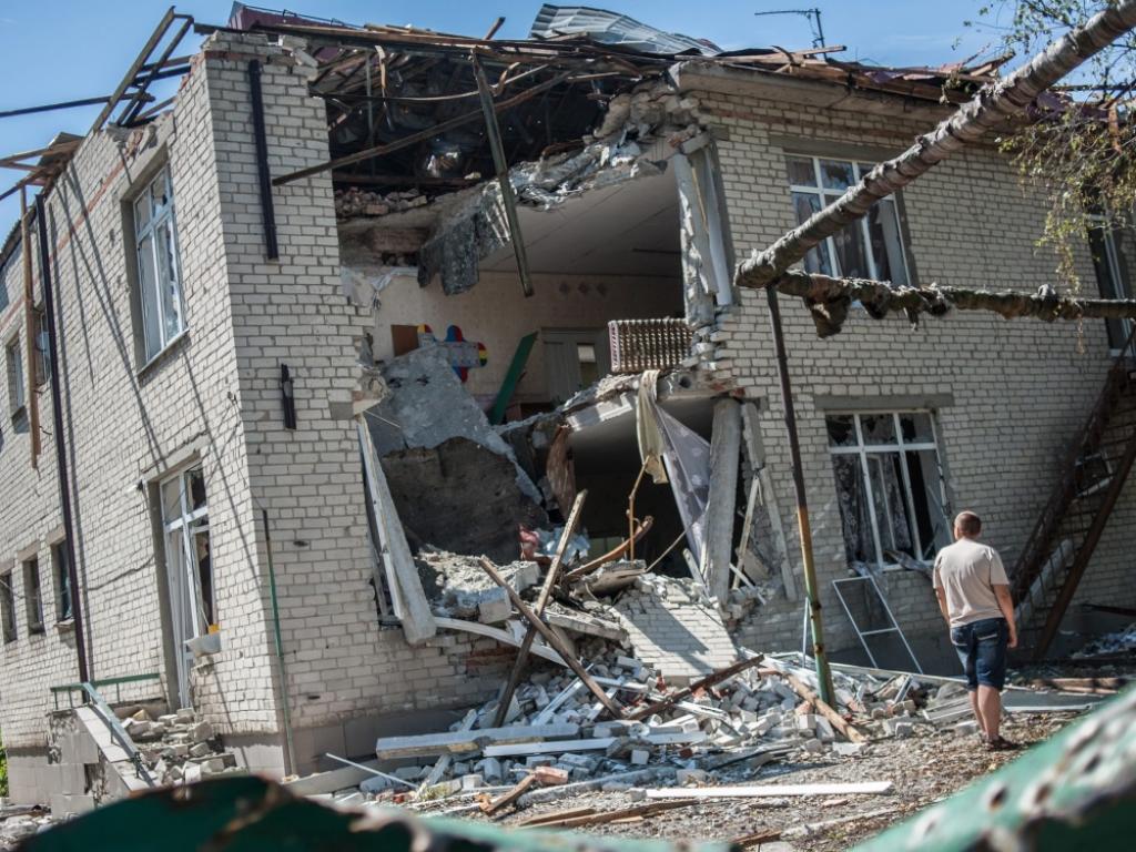 Руски обстрел уби най малко четирима души в украинската Донецка област фокус