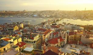 Двама загинали и 11 ранени при взрив в Истанбул