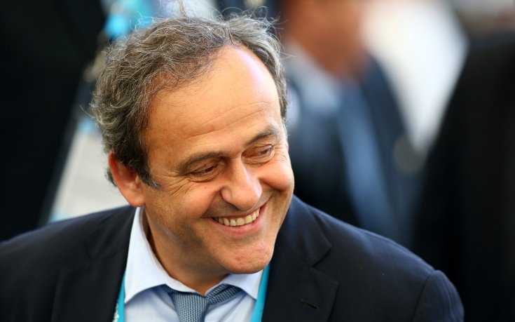 Платини се радва на изписването на Пеле